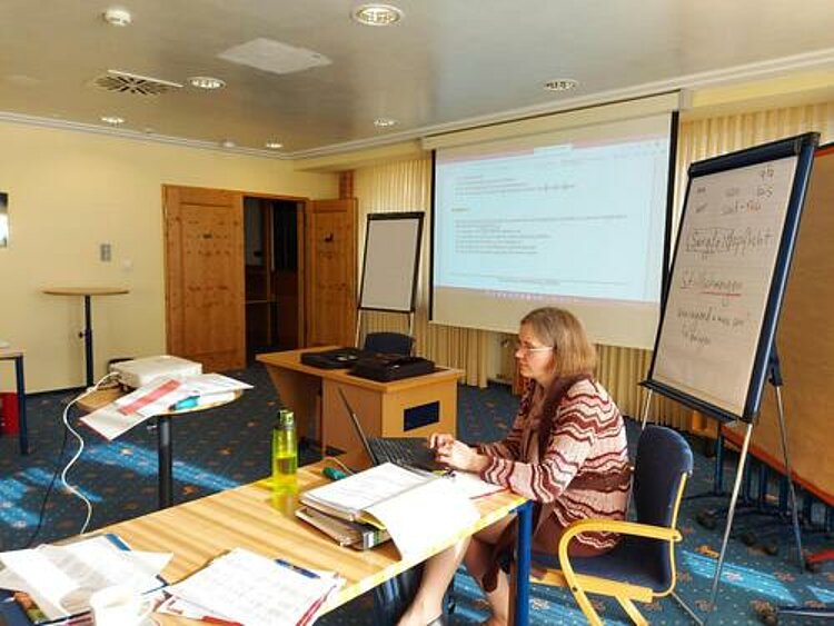 Ausbildung und (Aus-)Sprache Ausbildung und (Aus-)Sprache