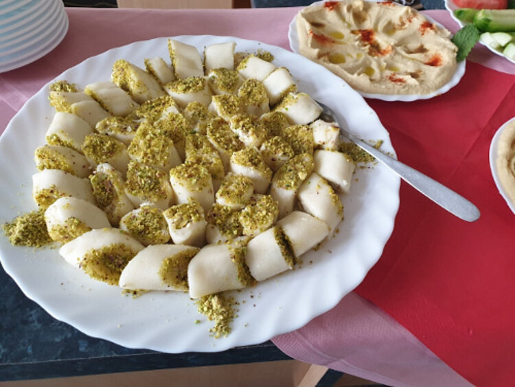 Teilnehmerinnen begeistern mit interkulturellem Snack-Buffet Teilnehmerinnen begeistern mit interkulturellem Snack-Buffet