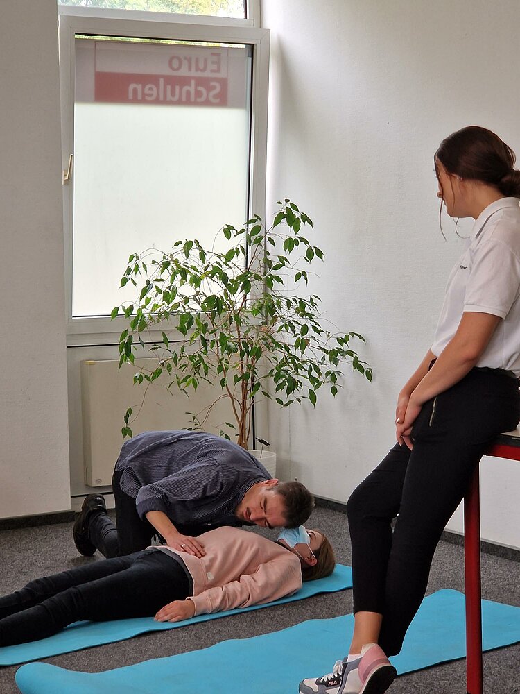 Erste Hilfe Kurs für unsere Mitarbeitenden Erste Hilfe Kurs für unsere Mitarbeitenden