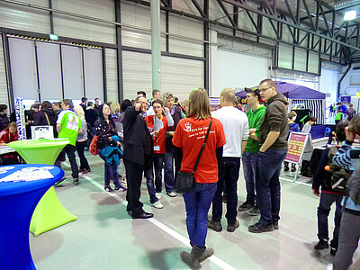Verkäufer-Azubis besuchten die Messe aktiv+vital Verkäufer-Azubis besuchten die Messe aktiv+vital