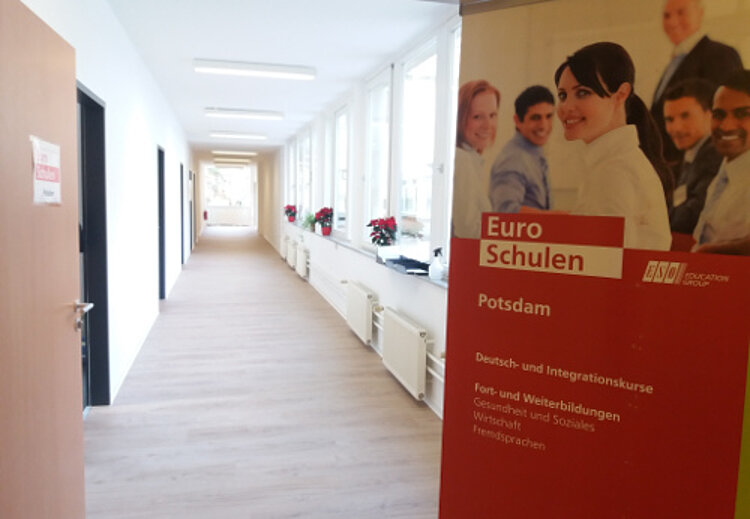 Euro-Schulen Potsdam jetzt am Platz der Einheit