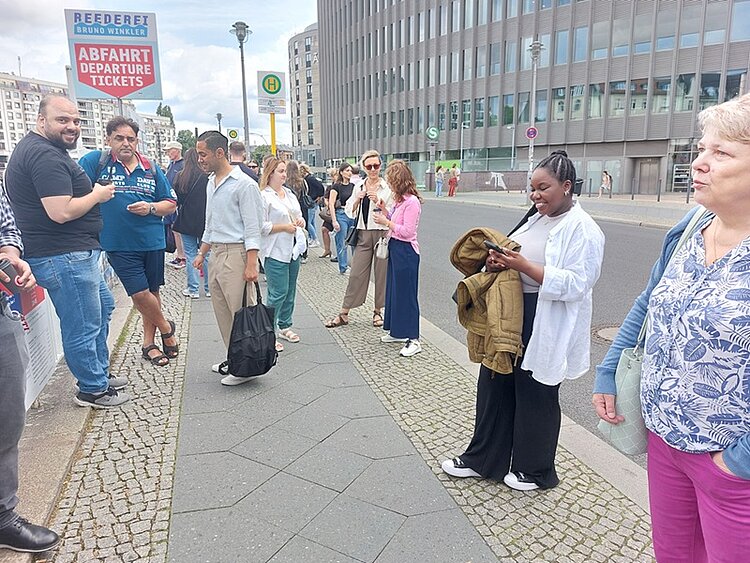 Schippern über die Spree beim Betriebsausflug Schippern über die Spree beim Betriebsausflug