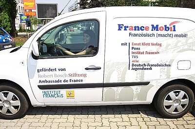 Das „France Mobil“ unterwegs in Halle! Das „France Mobil“ unterwegs in Halle!-1