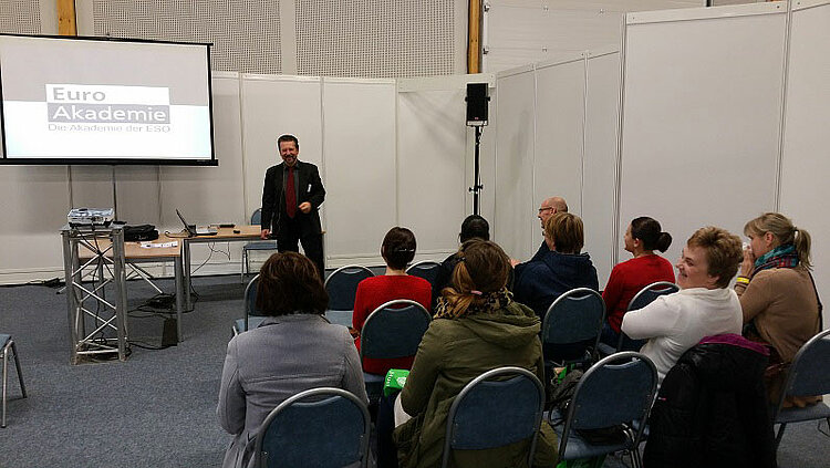 ESF-BAMF-Kursteilnehmerinnen auf Pflegemesse ESF-BAMF-Kursteilnehmerinnen auf Pflegemesse