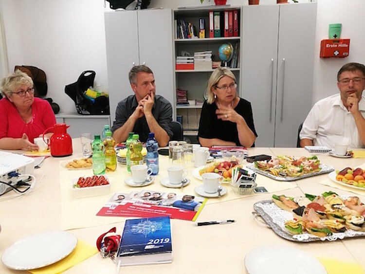 Susi Möbbeck besucht die Euro-Schulen Bitterfeld-Wolfen Susi Möbbeck besucht die Euro-Schulen Bitterfeld-Wolfen