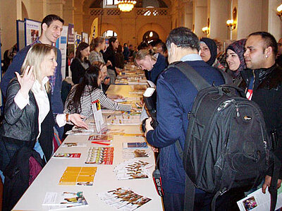 Großer Andrang bei Leipziger Integrationsmesse im Neuen Rathaus Großer Andrang bei Leipziger Integrationsmesse im Neuen Rathaus-1
