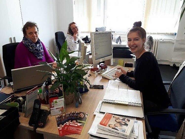 Projekt „Zukunftslotsen – Arbeitsmarktmentoren für Geflüchtete im Landkreis Zwickau Projekt „Zukunftslotsen – Arbeitsmarktmentoren für Geflüchtete im Landkreis Zwickau