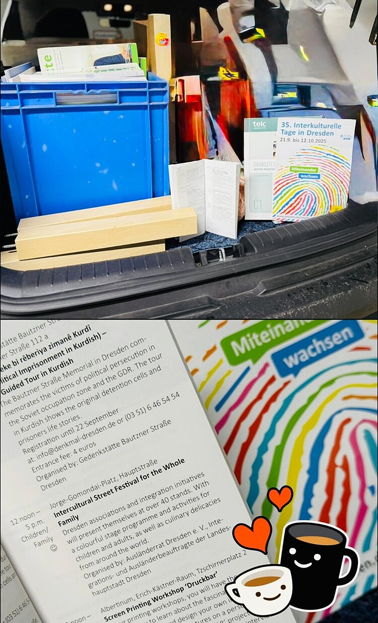 Blick in den geöffneten Kofferraum, in dem sich alle mitgebrachten Lehrmaterialien in Boxen, der Messestand befinden.