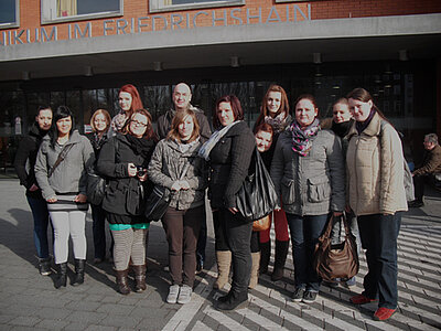 Praxisnahe Erzieherausbildung: Exkursion zur Frühchenstation Praxisnahe Erzieherausbildung: Exkursion zur Frühchenstation