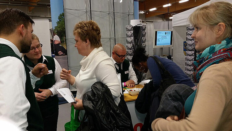 ESF-BAMF-Kursteilnehmerinnen auf Pflegemesse ESF-BAMF-Kursteilnehmerinnen auf Pflegemesse