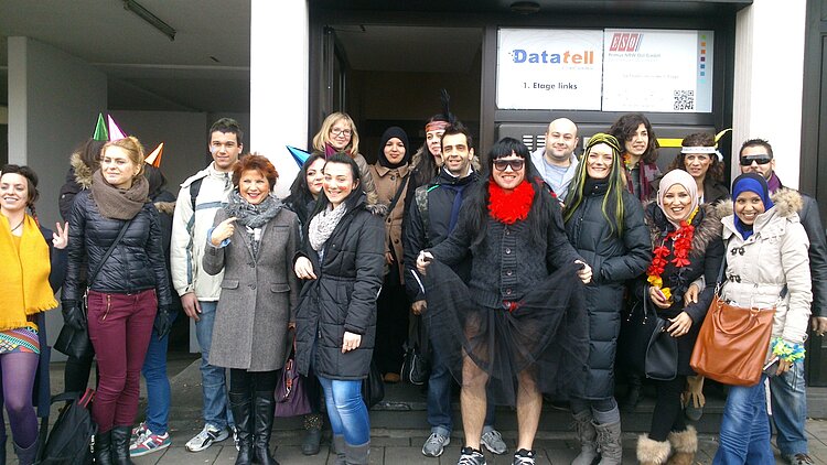 Altweiber - Jecken erobern das Rathaus in Düsseldorf!