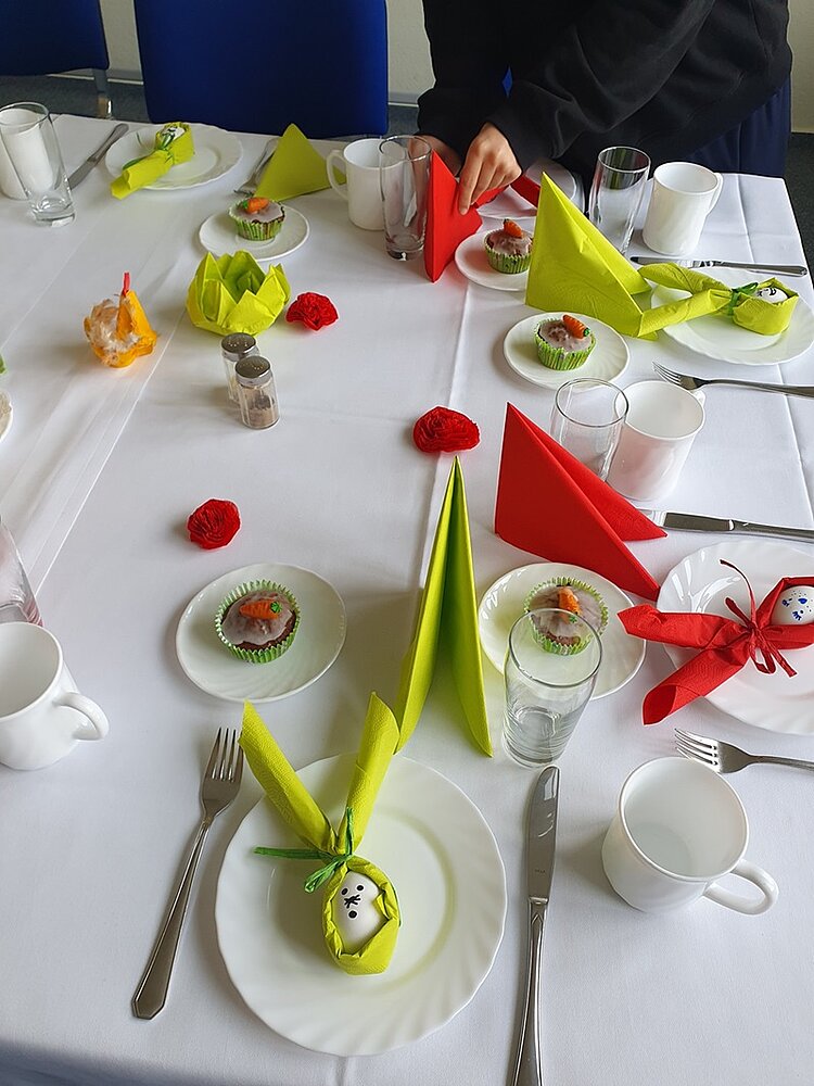 Osterdeko à la „Reha-Integrativ“: Kreativität trifft Gaumenfreude! Osterdeko à la „Reha-Integrativ“: Kreativität trifft Gaumenfreude!