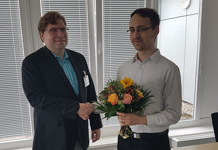 Bestanden: Lukas Traeger ist jetzt IHK-geprüfter Fachinformatiker für Systemintegration Bestanden: Lukas Traeger ist jetzt IHK-geprüfter Fachinformatiker für Systemintegration