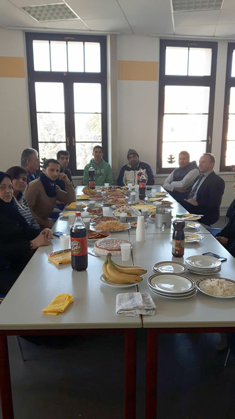 Gelebte Integration: Gemeinsames Essen zum Kursabschluss Gelebte Integration: Gemeinsames Essen zum Kursabschluss