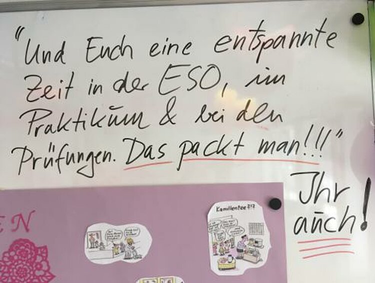 Herzlichen Glückwunsch zur bestandenen Erzieherausbildung! Herzlichen Glückwunsch zur bestandenen Erzieherausbildung!