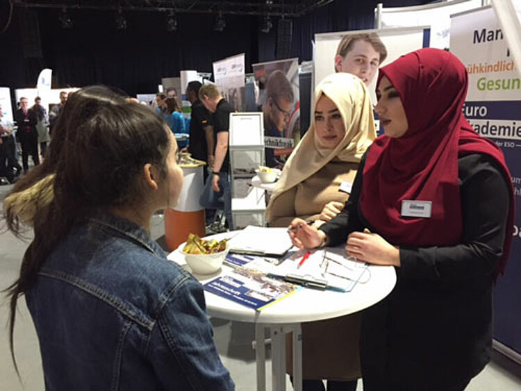 Euro-Schulen auf der Ausbildungsmesse in Wiesbaden Euro-Schulen auf der Ausbildungsmesse in Wiesbaden