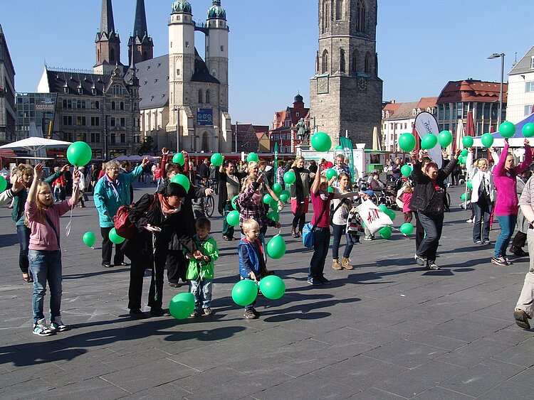 Physiotherapie zum Mitmachen beim 10. Deutschen Reha-Tag in Halle (Saale) Physiotherapie zum Mitmachen beim 10. Deutschen Reha-Tag in Halle (Saale)