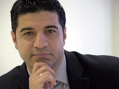 Özgür Gökce ist Wirtschaftsjunioren beigetreten Özgür Gökce ist Wirtschaftsjunioren beigetreten
