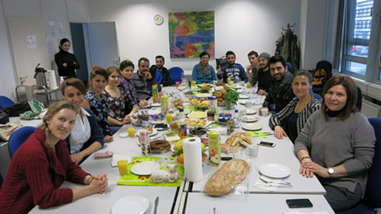 Erstes Sprachfrühstück des Integrationskurses der Euro-Schulen Erstes Sprachfrühstück des Integrationskurses der Euro-Schulen