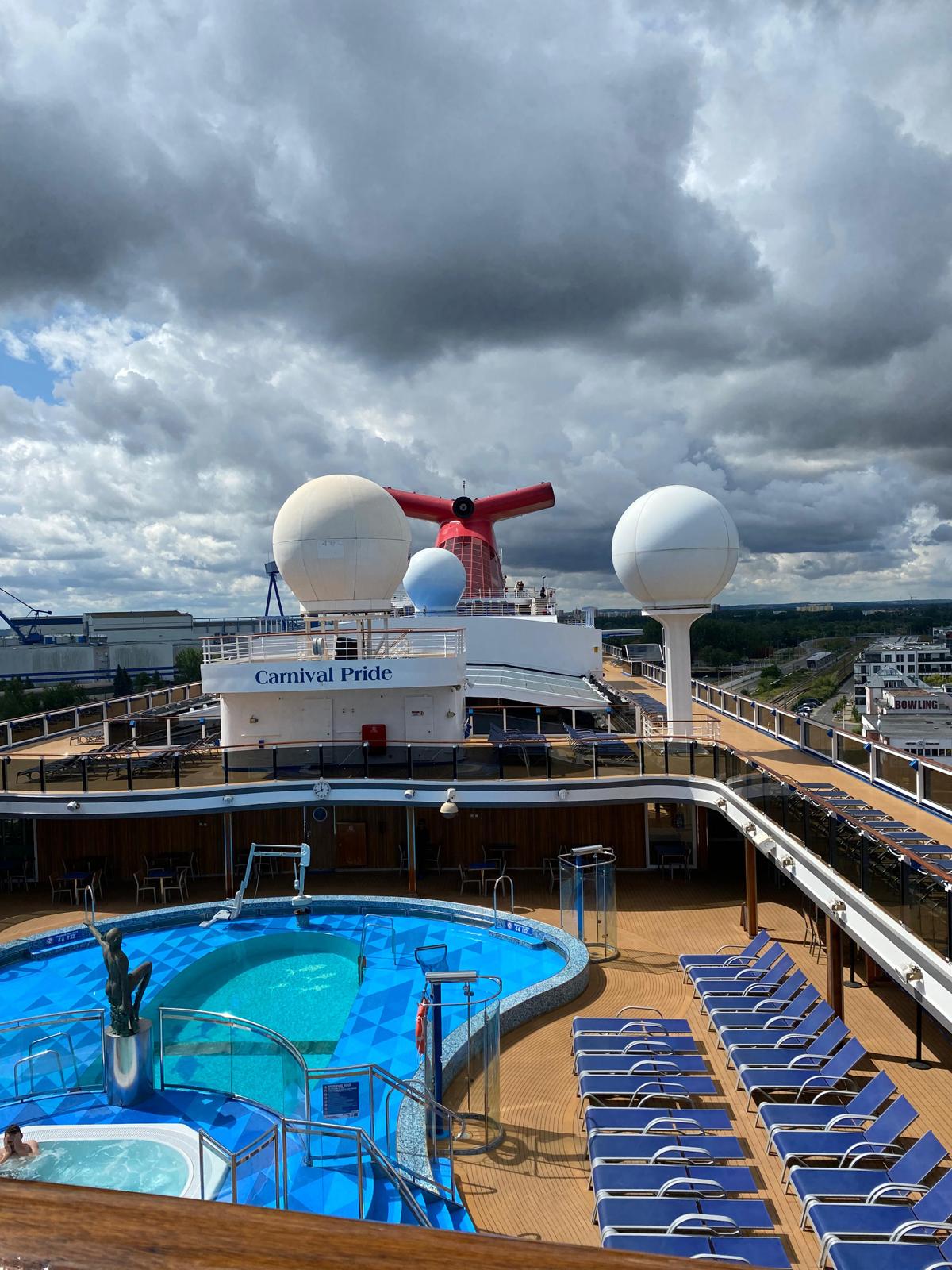 Touristisches Wissen erfahren bei der Schiffsbesichtigung der Carnival Pride-9