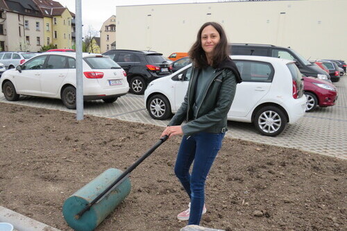 Aktion "Wildblumenwiese": Ackern für den Earth Day-3