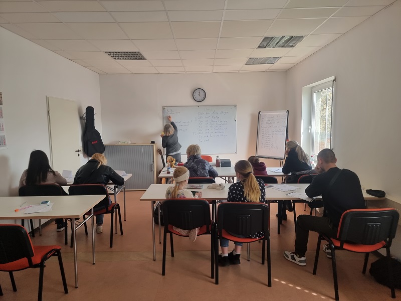 Ukrainische Flüchtlinge lernen an den Euro-Schulen Gransee-1