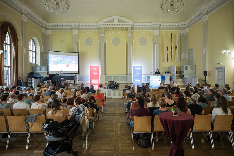 Drei Jahrzehnte – Persönlichkeit durch Bildung in Ostsachsen Drei Jahrzehnte – Persönlichkeit durch Bildung in Ostsachsen-1