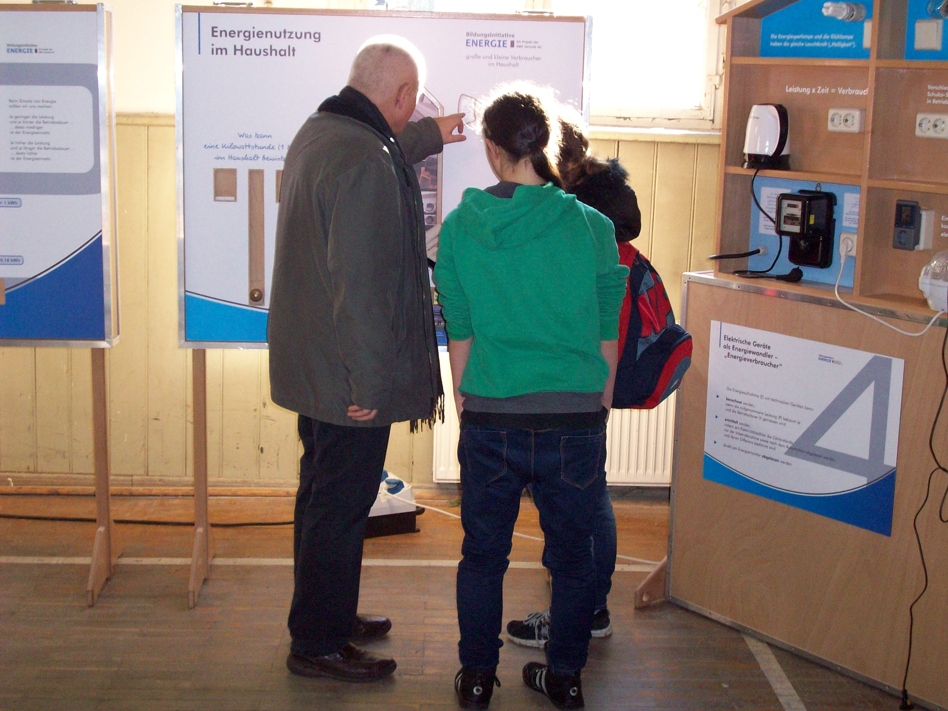 Projektschüler besuchen Energie-Erlebnispfad Projektschüler besuchen Energie-Erlebnispfad-4