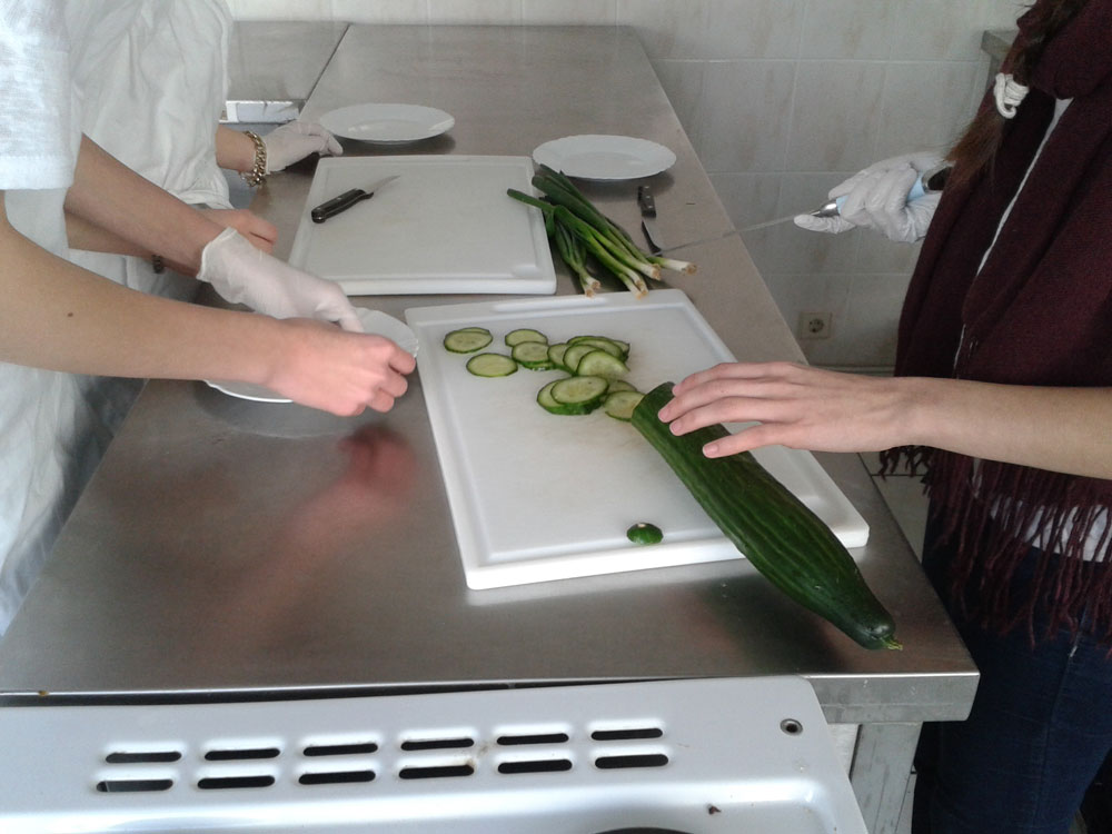 Projektschüler der 16. Oberschule: "Frühstück ist fertig!" Projektschüler der 16. Oberschule: "Frühstück ist fertig!"-5