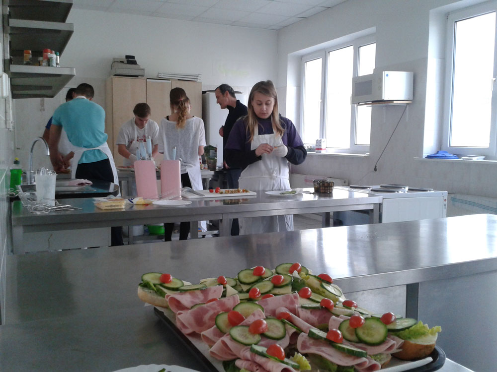 Projektschüler der 16. Oberschule: "Frühstück ist fertig!" Projektschüler der 16. Oberschule: "Frühstück ist fertig!"-6