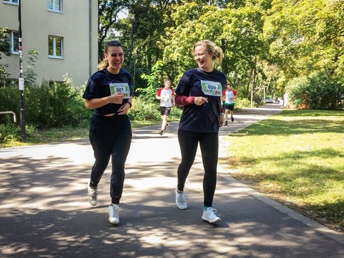 Euro-Schulen als Rundenspender beim HALLIANZ Spendenlauf Euro-Schulen als Rundenspender beim HALLIANZ Spendenlauf-2
