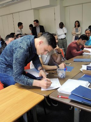 Abschied: Die ersten KompAS-Absolventen verlassen die Euro-Schulen Düsseldorf Abschied: Die ersten KompAS-Absolventen verlassen die Euro-Schulen Düsseldorf-4