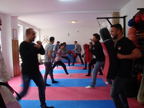 Integration durch Sport – sprachliche und soziale Kompetenzen stärken Integration durch Sport – sprachliche und soziale Kompetenzen stärken-3