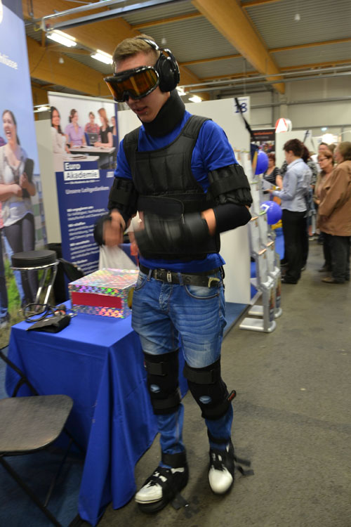 Blutdruck messen, Babys wickeln und flotte Flitzer testen Blutdruck messen, Babys wickeln und flotte Flitzer testen-4