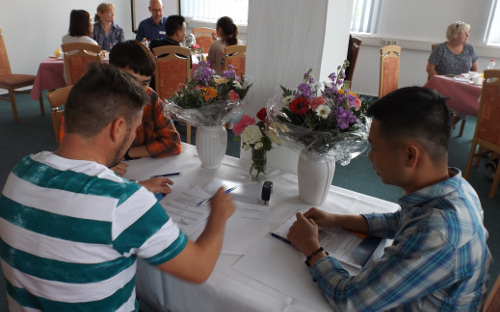 Herzlich Willkommen! Schüler aus Vietnam starten bald Pflegeausbildung Herzlich Willkommen! Schüler aus Vietnam starten bald Pflegeausbildung-4