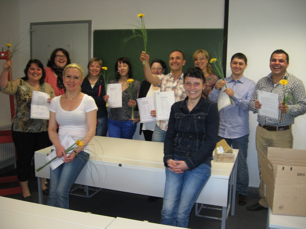 Zeugnisse im Kurs "B2 – Deutsch für den Beruf" überreicht Zeugnisse im Kurs "B2 – Deutsch für den Beruf" überreicht-13