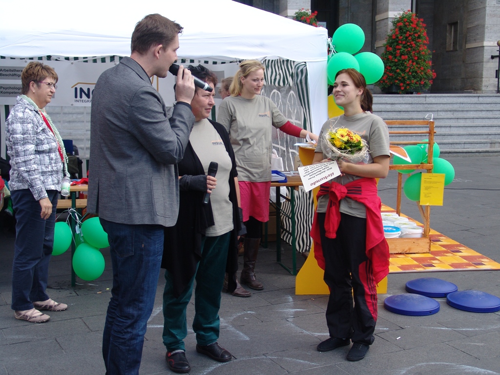 Physiotherapie zum Mitmachen beim 10. Deutschen Reha-Tag in Halle (Saale) Physiotherapie zum Mitmachen beim 10. Deutschen Reha-Tag in Halle (Saale)-7