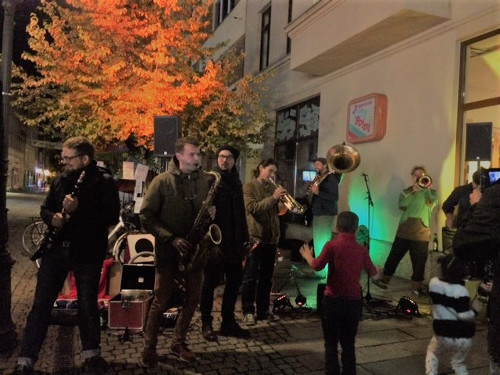 Konzert mit Statement: Straßen. Musik. Freunde. Konzert mit Statement: Straßen. Musik. Freunde.-3