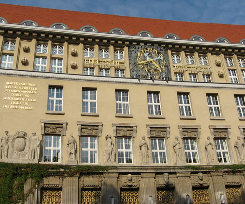 Wirtschaftsassistenten besuchten Ausstellung in der Deutschen Nationalbibliothek Wirtschaftsassistenten besuchten Ausstellung in der Deutschen Nationalbibliothek -1