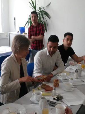 Projekt PerJuF: Einladung zum Frühstück Projekt PerJuF: Einladung zum Frühstück-5