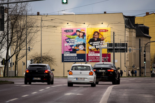 Neue Werbung für Euro Akademie und Euro-Schulen Halle „knallt“-1