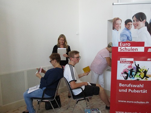 b-e-r-u-f: Berufsfindung, Berufung und eine Berufsfindungsmesse b-e-r-u-f: Berufsfindung, Berufung und eine Berufsfindungsmesse-4
