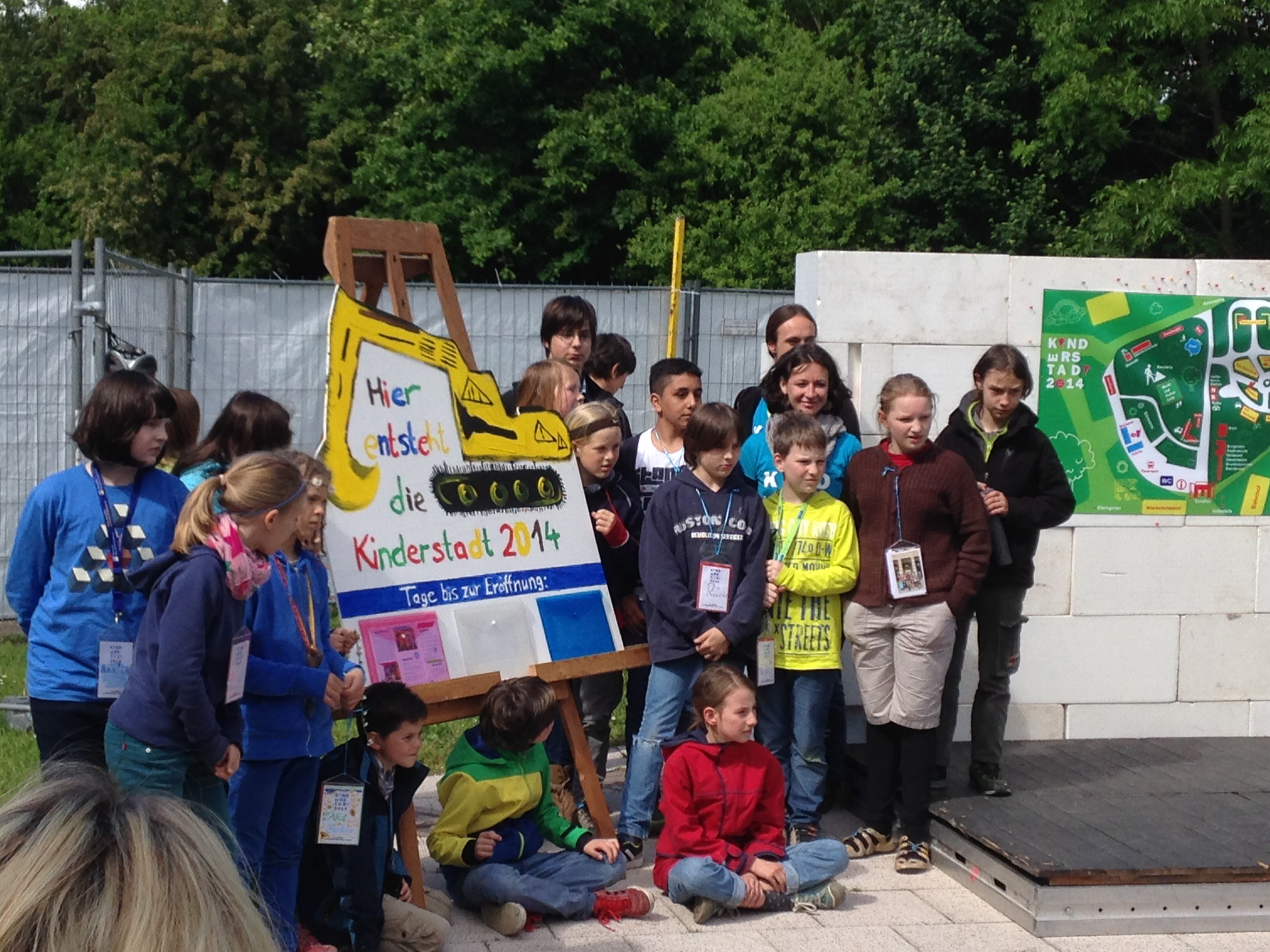 Wir sind dabei! – Kinderstadt „Halle an Salle“ Wir sind dabei! – Kinderstadt „Halle an Salle“-2