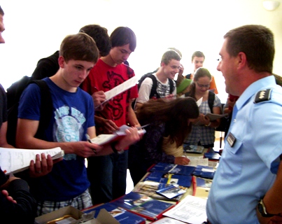 Berufs- und Studienorientierung: Messe der beruflichen Möglichkeiten Berufs- und Studienorientierung: Messe der beruflichen Möglichkeiten-3