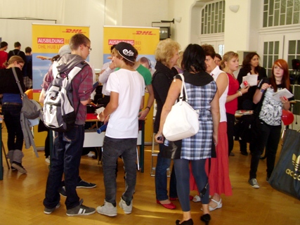 Berufs- und Studienorientierung: Messe der beruflichen Möglichkeiten Berufs- und Studienorientierung: Messe der beruflichen Möglichkeiten-4