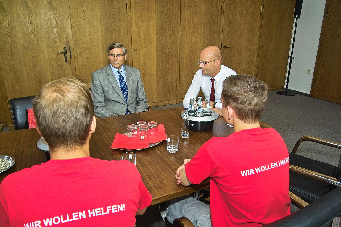 Offizielle Spendenübergabe für Hochwasseropfer der Stadt Halle Offizielle Spendenübergabe für Hochwasseropfer der Stadt Halle-5