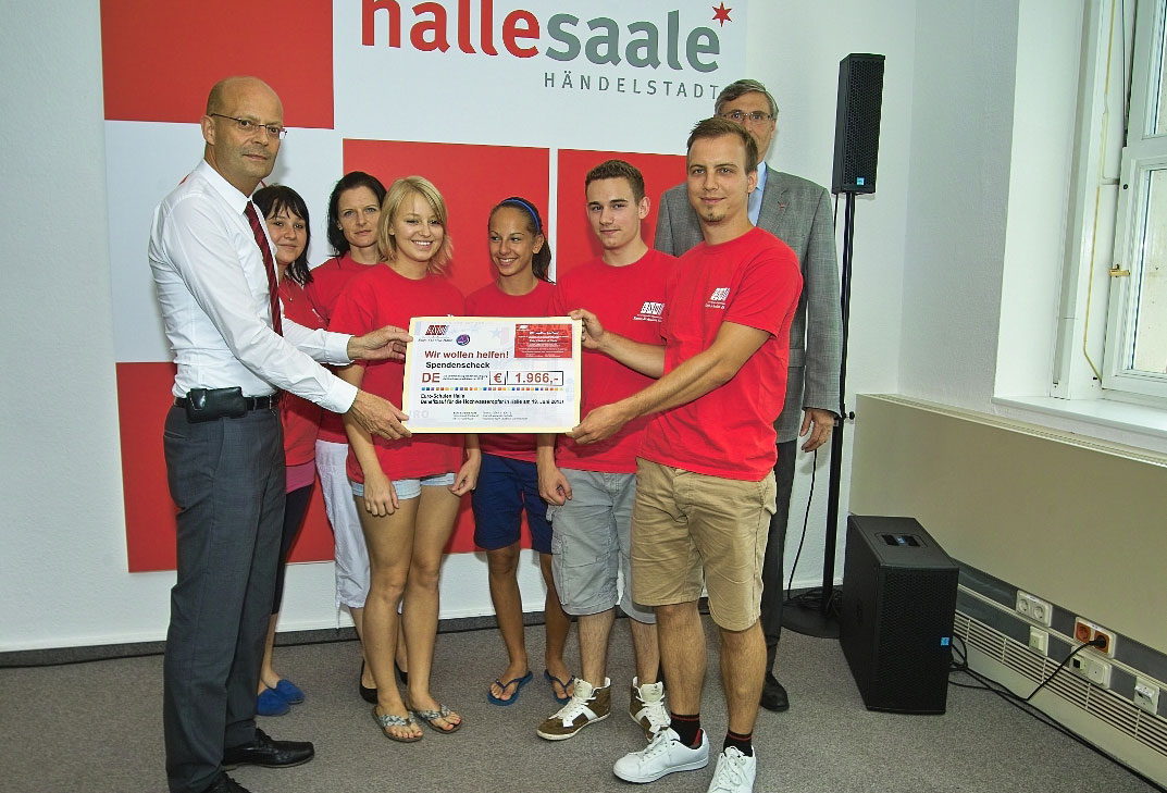 Offizielle Spendenübergabe für Hochwasseropfer der Stadt Halle Offizielle Spendenübergabe für Hochwasseropfer der Stadt Halle-1