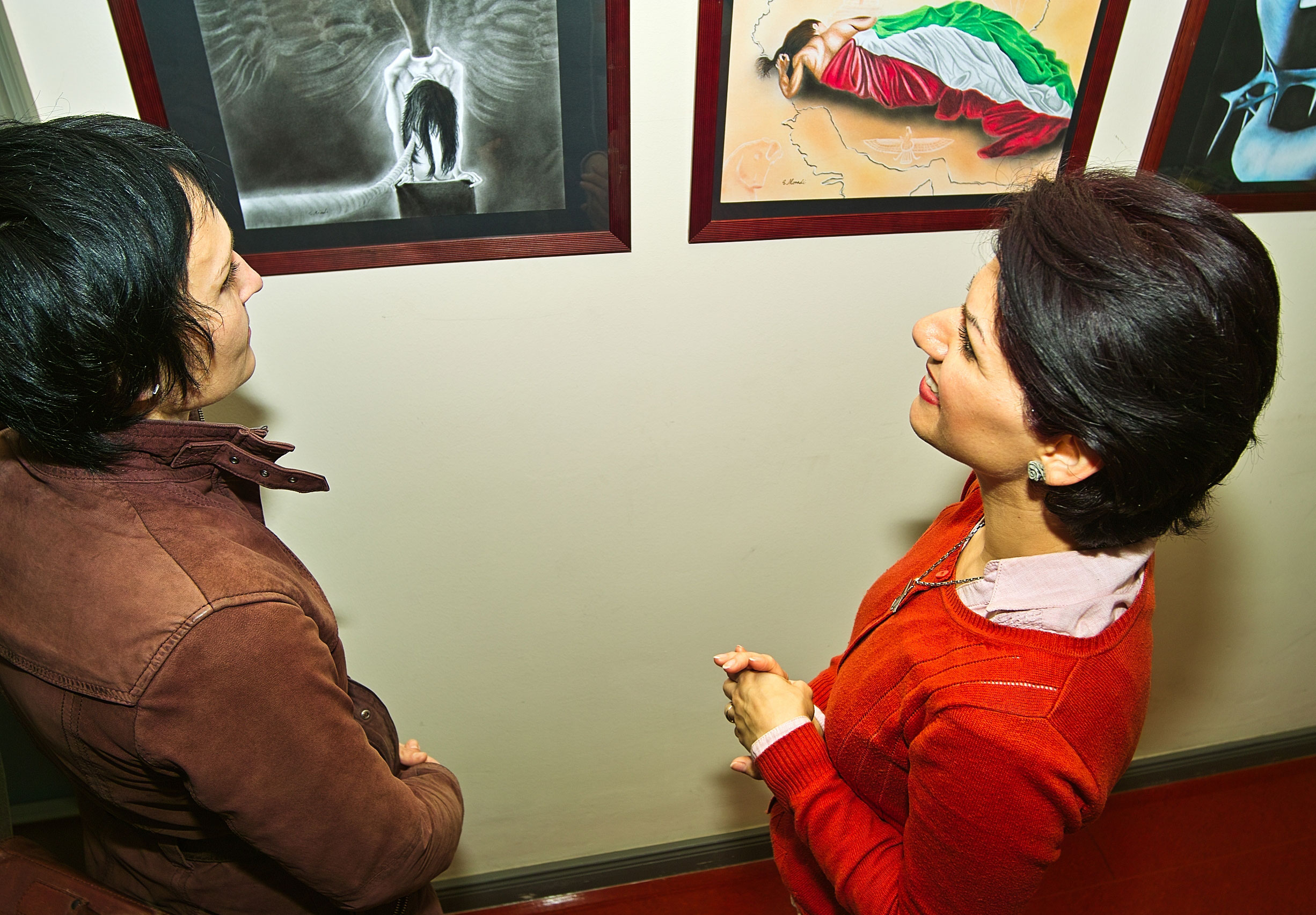 Deutschkursteilnehmerin aus dem Iran stellt Kunstwerke aus Deutschkursteilnehmerin aus dem Iran stellt Kunstwerke aus-2