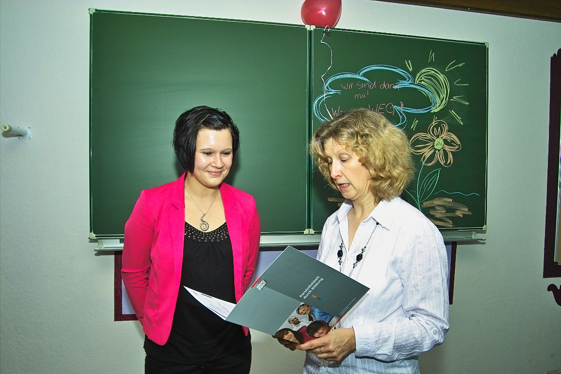 „Spitzen-Klasse“ – Zeugnisse für die Klasse von 2010 „Spitzen-Klasse“ – Zeugnisse für die Klasse von 2010-8