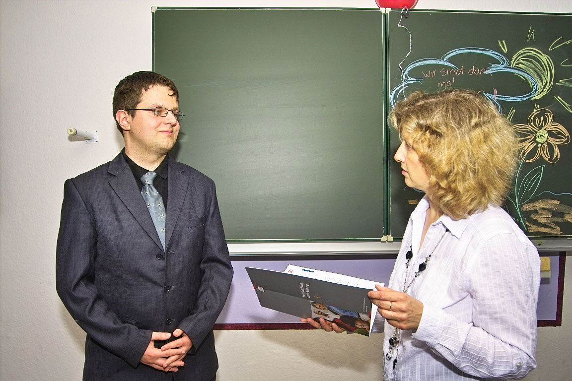 „Spitzen-Klasse“ – Zeugnisse für die Klasse von 2010 „Spitzen-Klasse“ – Zeugnisse für die Klasse von 2010-6